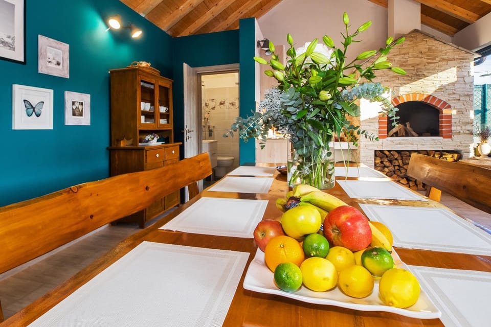 Peaceful Dream Villa near Split with heated pool Villa in Split-Dalmatia County