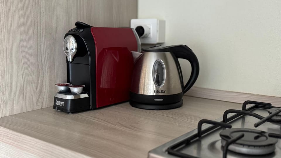 Coffee/tea facilities, Kitchen or kitchenette