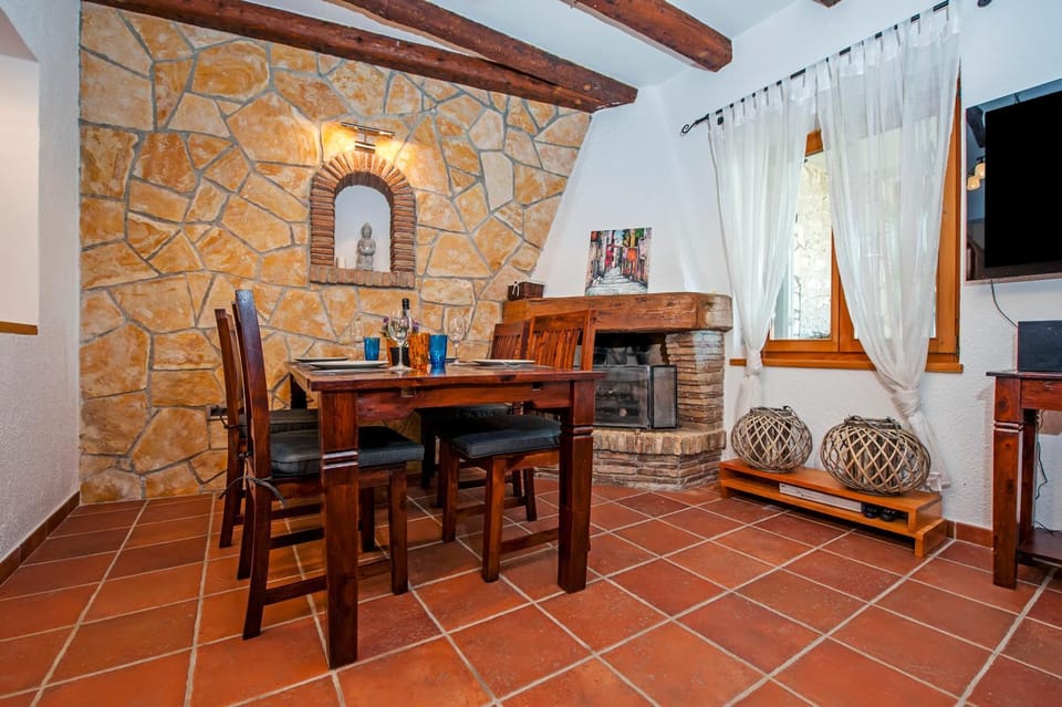 Living room, Dining area, Evening entertainment