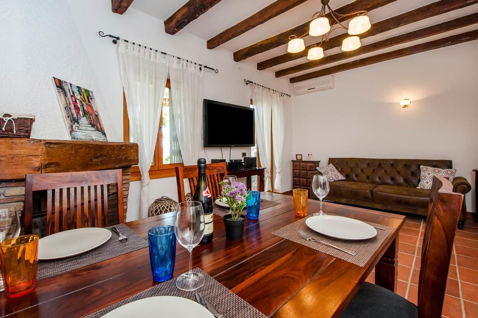 Dining area, Evening entertainment