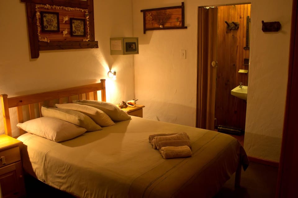 Bed, Photo of the whole room, Decorative detail, Bedroom