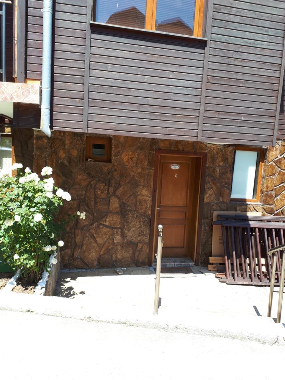 Facade/entrance