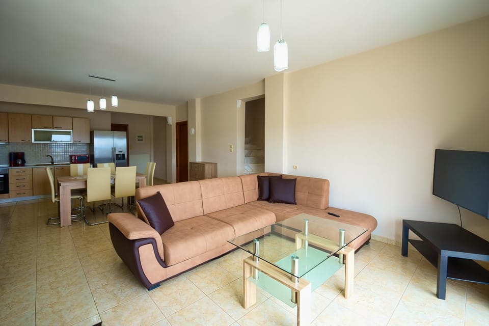 TV and multimedia, Living room, Seating area, Dining area