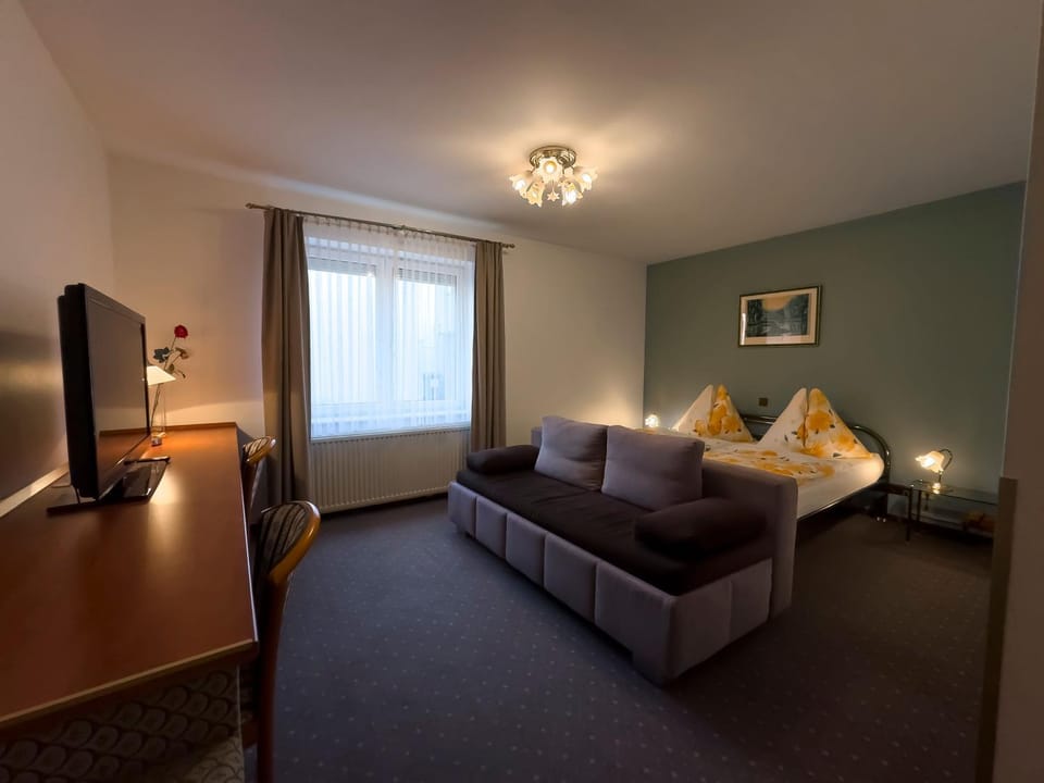 Photo of the whole room, Seating area