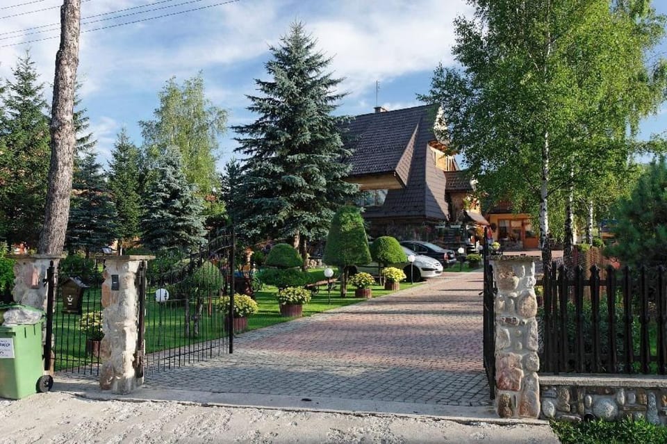 Facade/entrance, Garden