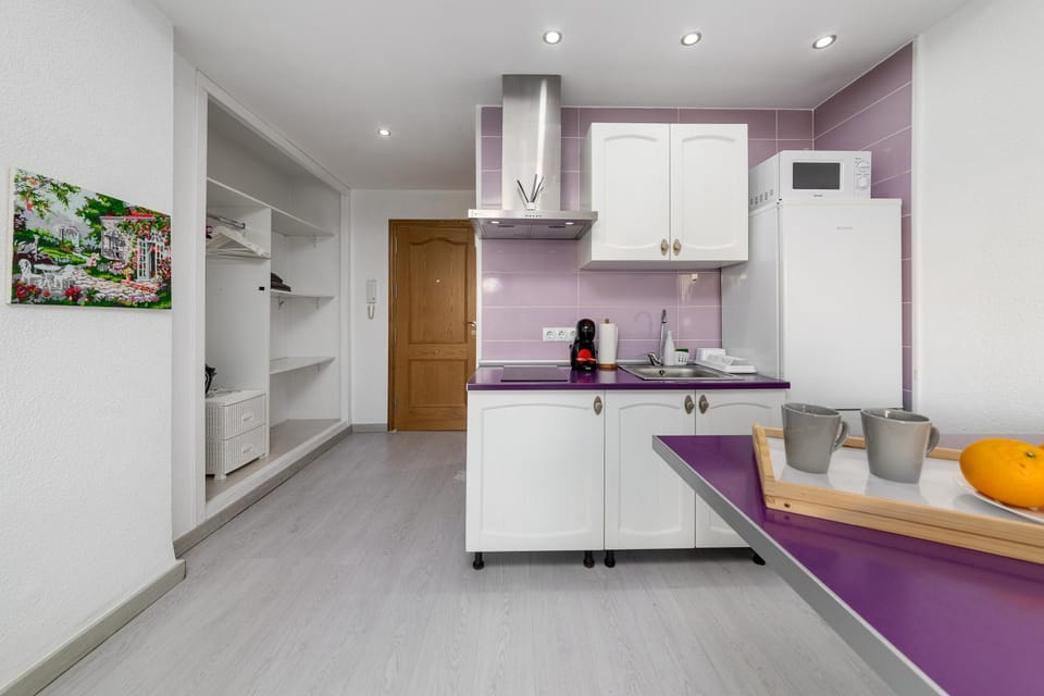 Kitchen or kitchenette, minibar, stove, kitchen