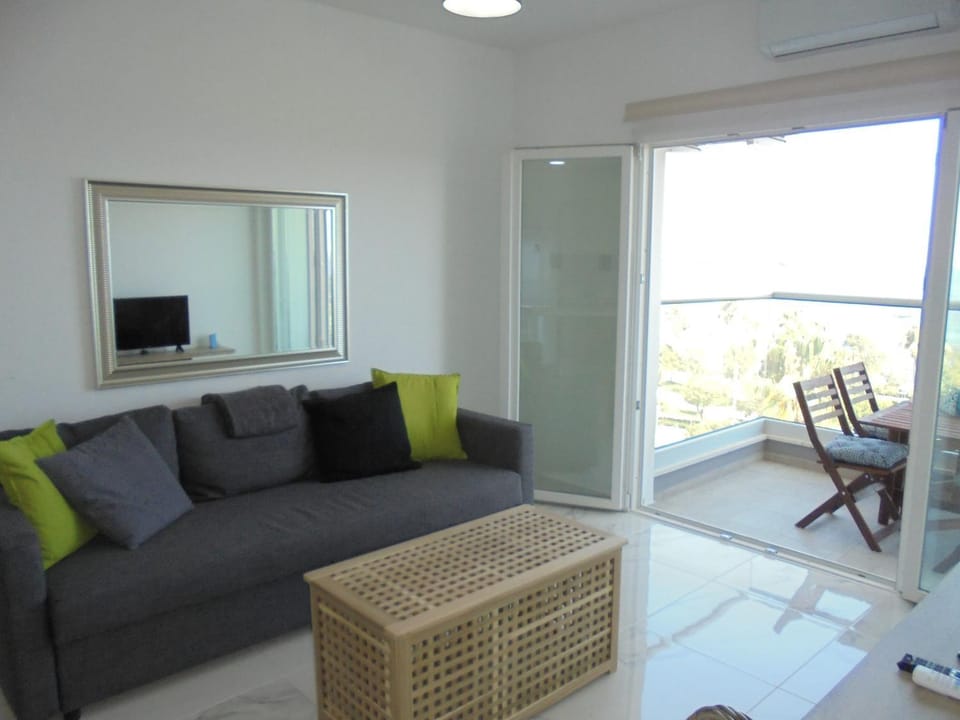 TV and multimedia, Balcony/Terrace, Living room, Seating area