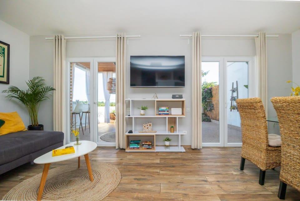 Communal lounge/ TV room, TV and multimedia, Living room, Seating area