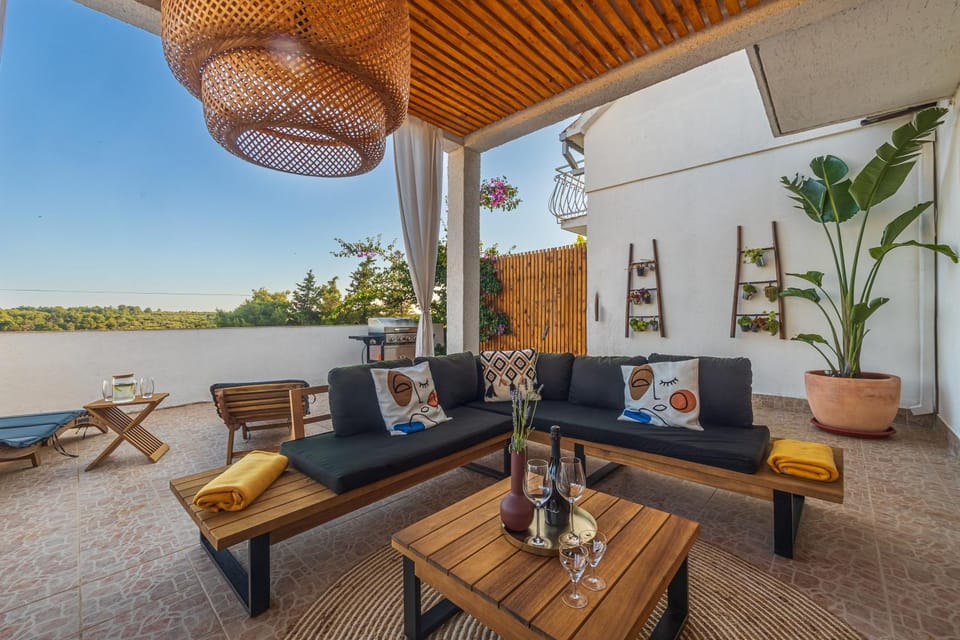 Day, Natural landscape, View (from property/room), Balcony/Terrace, Food and drinks, Seating area, Sea view