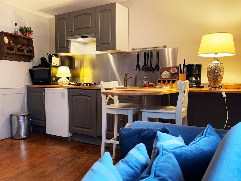 Coffee/tea facilities, Kitchen or kitchenette, Living room, oven, pet friendly