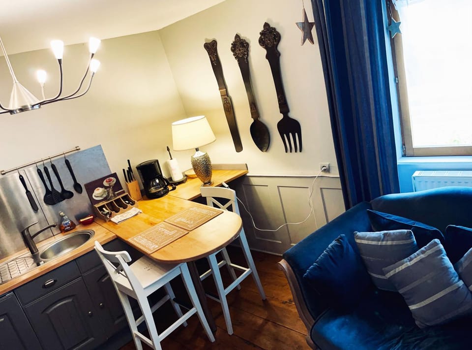 Kitchen or kitchenette, Living room