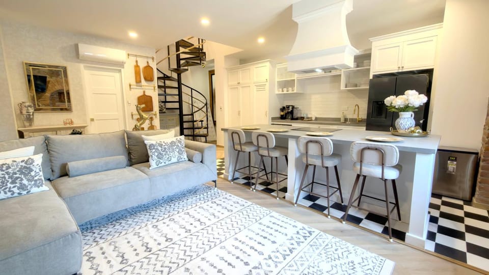 Kitchen or kitchenette, Living room