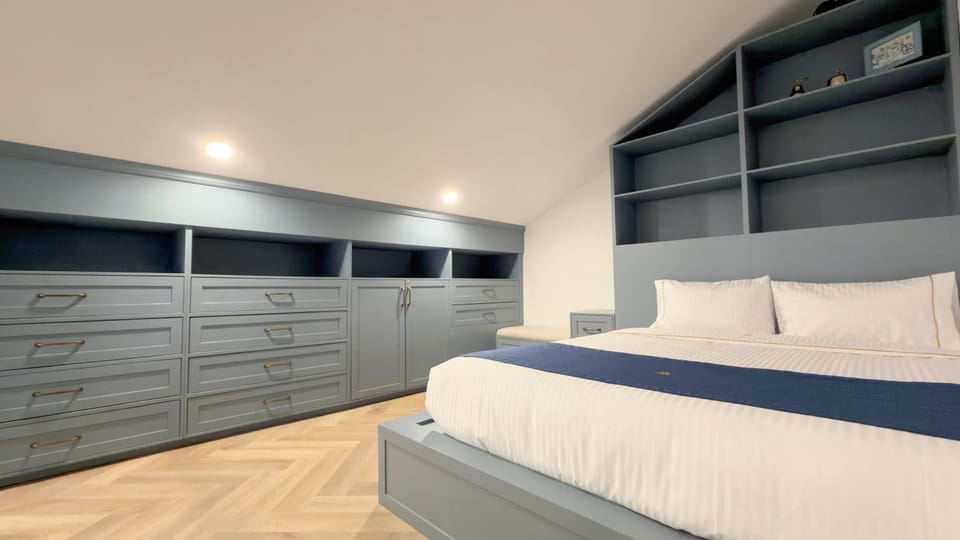 Bed, Photo of the whole room, Bedroom
