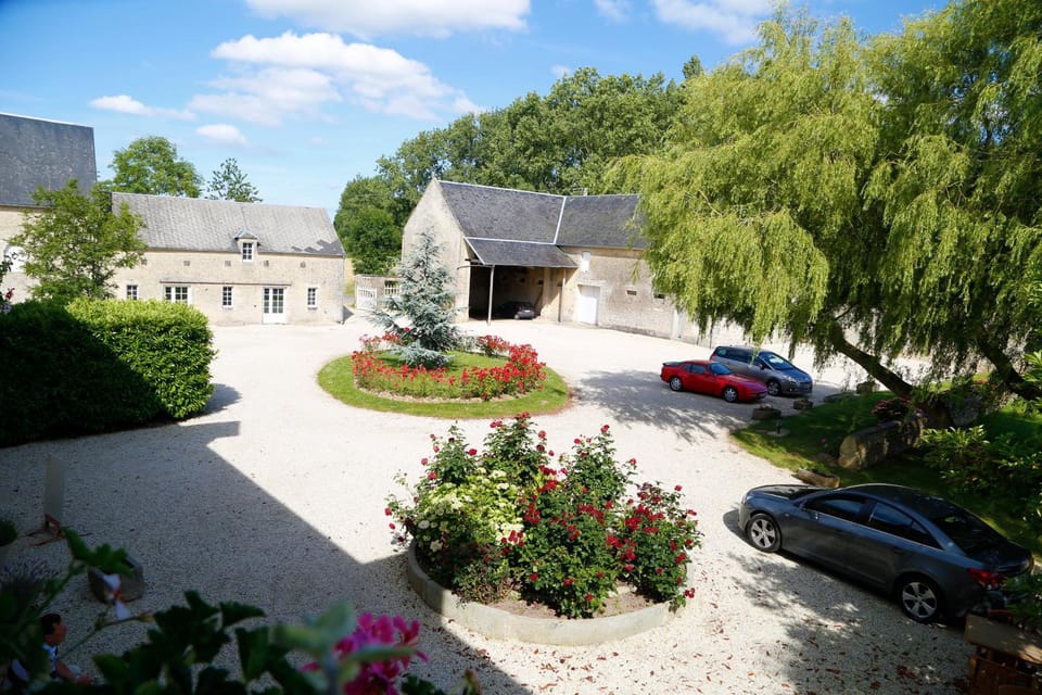 Property building, Day, Garden view, Parking