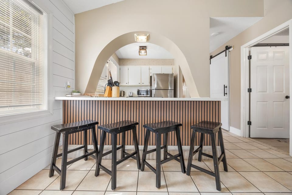 Kitchen or kitchenette, Seating area, Dining area