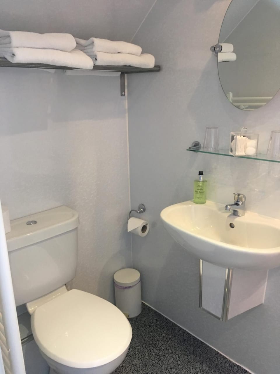 Toilet, towels