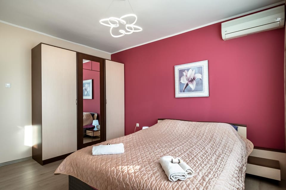 Bed, Bedroom, air conditioner