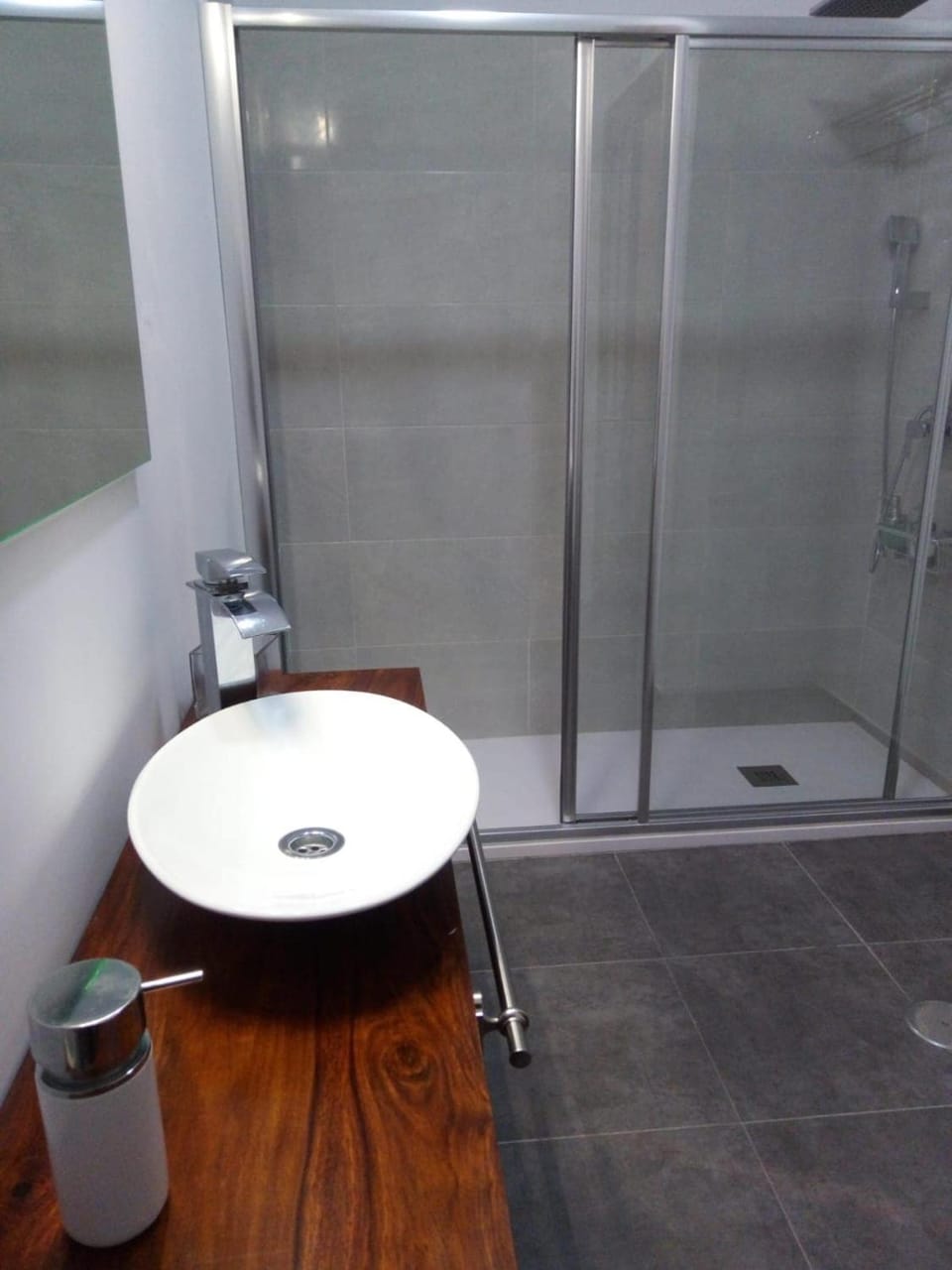 Shower, Bathroom, Decorative detail
