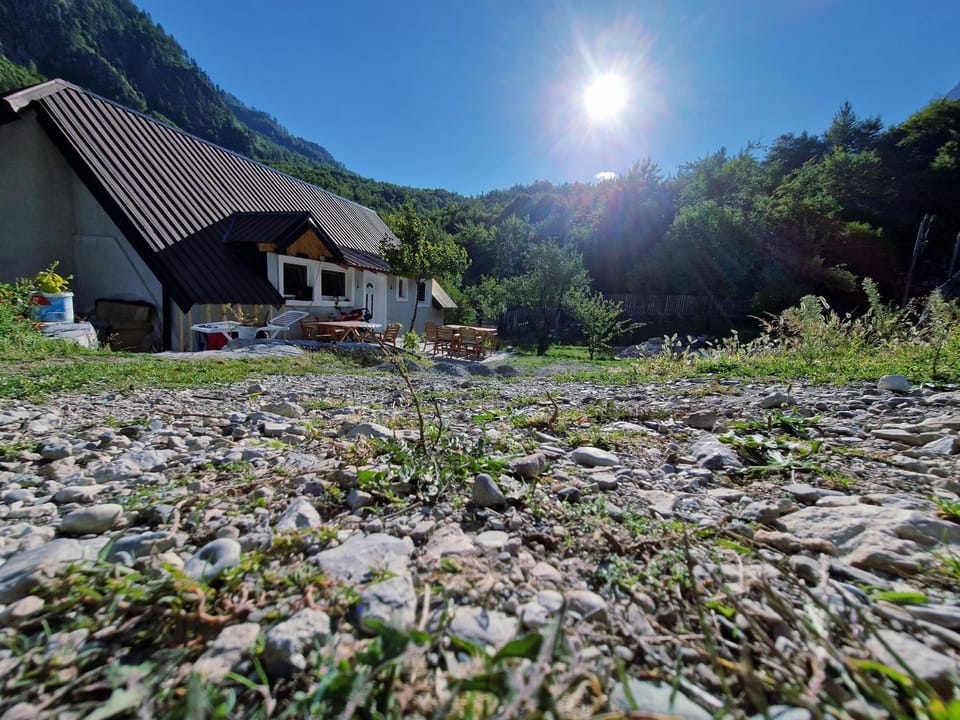 Property building, Day, Natural landscape, Garden, Garden view, Mountain view