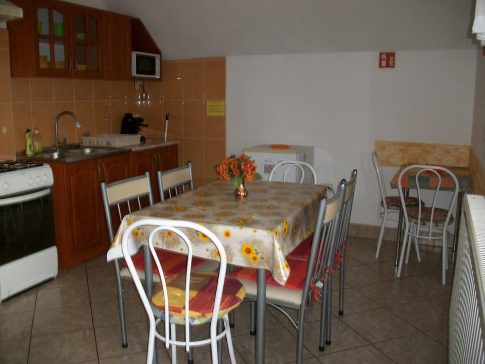 Kitchen or kitchenette, Kitchen or kitchenette, Dining area, Communal kitchen