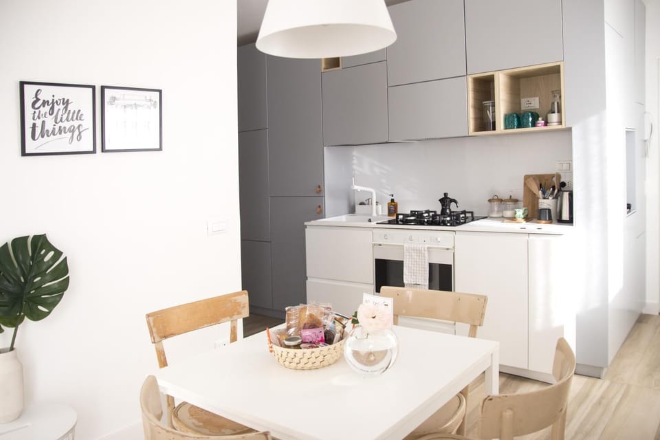 Kitchen or kitchenette, Dining area, Meals
