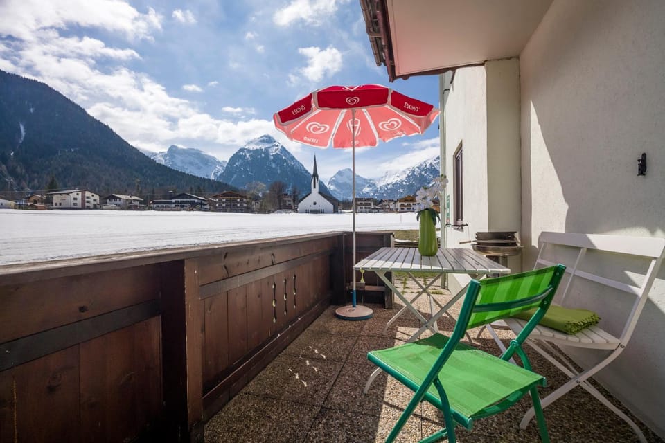 Balcony/Terrace, Mountain view