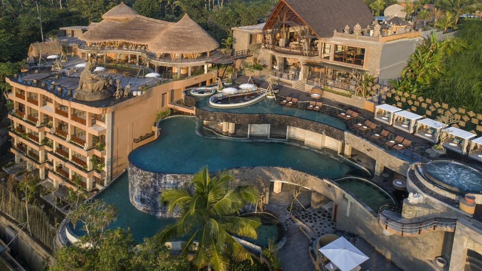 Natural landscape, Bird's eye view, Floor plan, Mountain view, Mountain view, Pool view