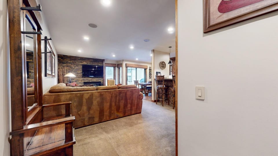 Snowcreek II 269 Pet-Friendly, Remodeled, On the Snowcreek Meadow Apartment in Mammoth Lakes