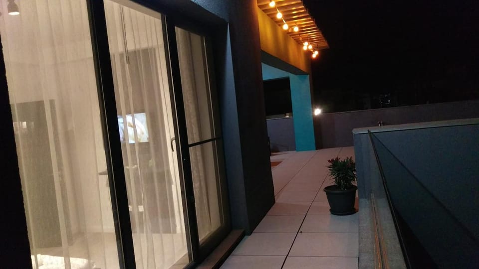 Night, Balcony/Terrace, Seating area, Sea view, Street view