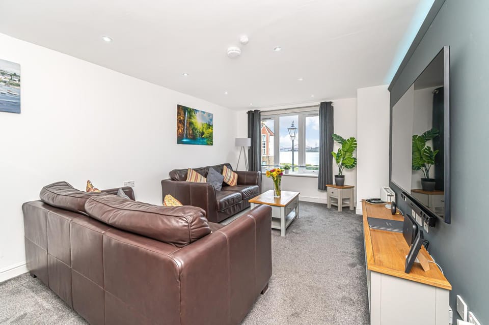 Super Prime Luxury Waterfront View DBay by TBA Apartment in Scotland