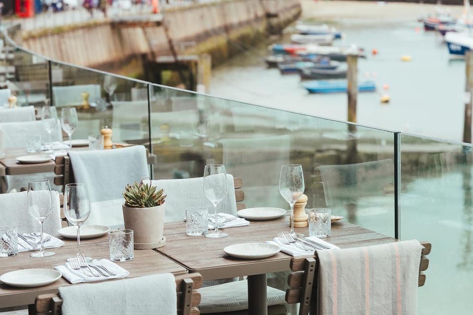 Restaurant/places to eat, Balcony/Terrace