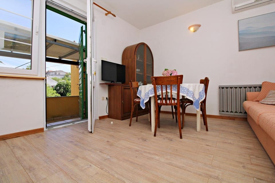 TV and multimedia, Balcony/Terrace, Living room, Seating area, Dining area, Evening entertainment, air conditioner