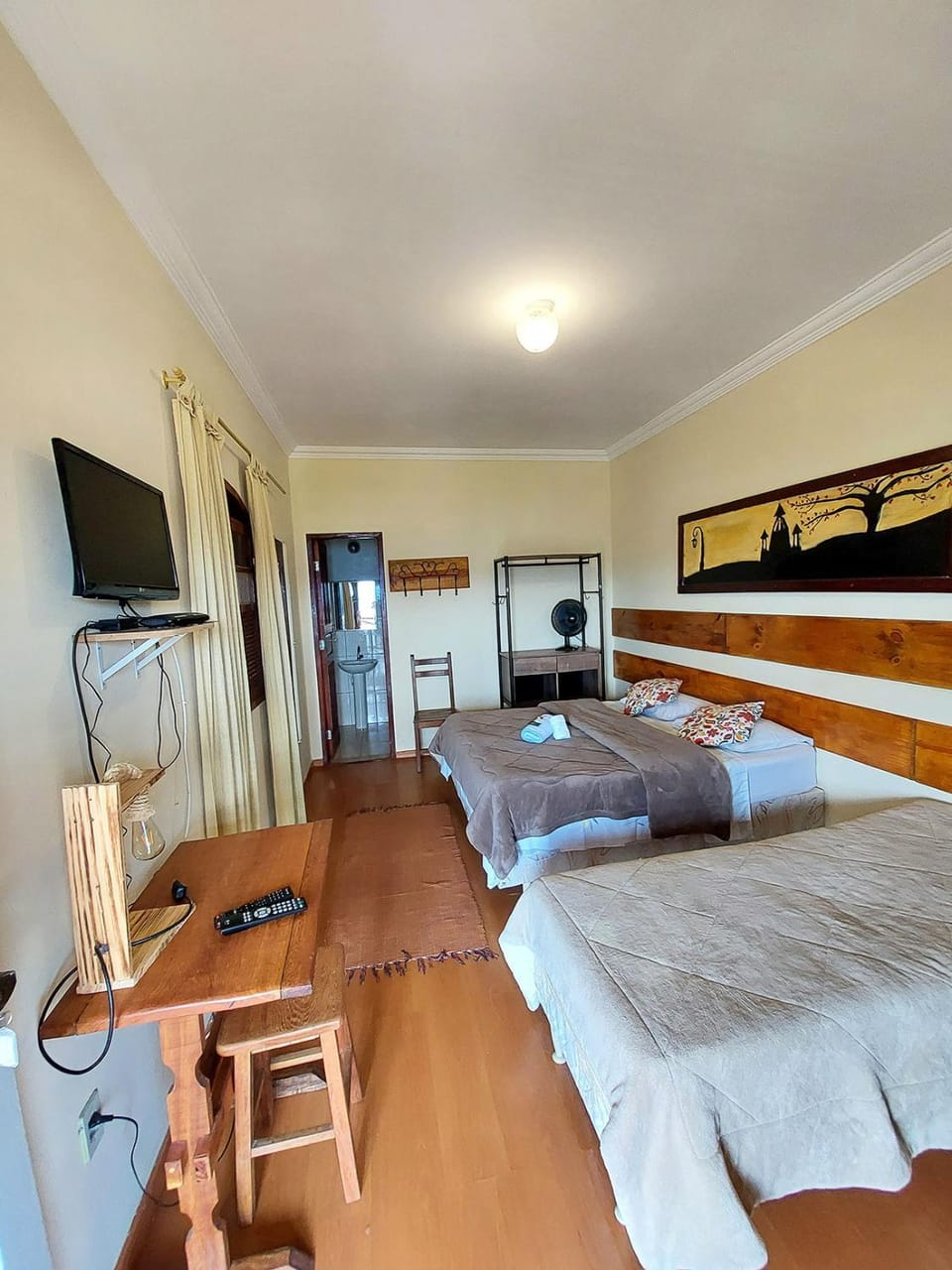 Bed, TV and multimedia, Photo of the whole room, Bedroom