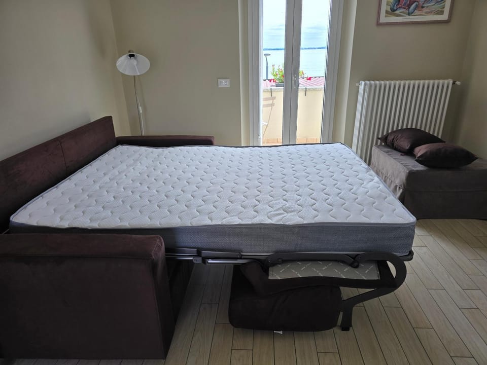 Bed, Living room