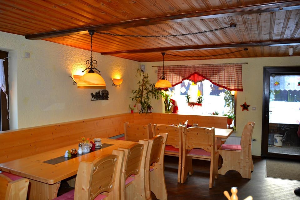 Restaurant/places to eat