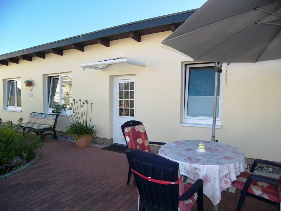 Property building, Patio, Balcony/Terrace