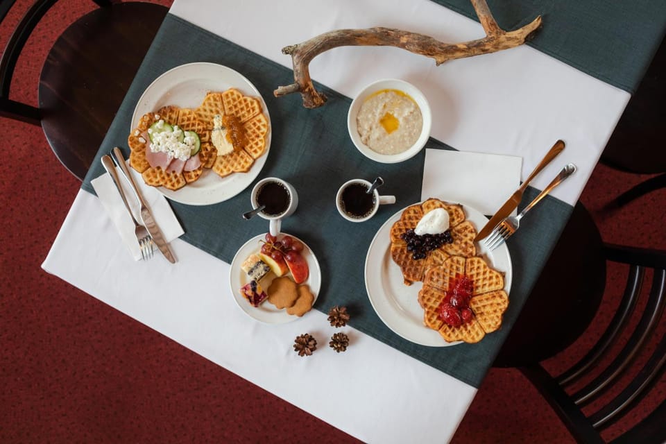 Restaurant/places to eat, Dining area, Food, Breakfast