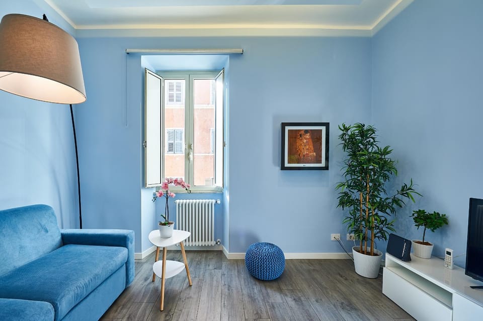 TV and multimedia, Living room, Seating area, Evening entertainment