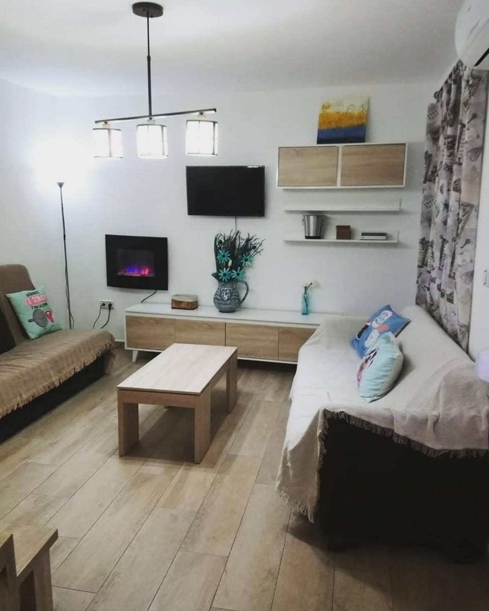 Communal lounge/ TV room, TV and multimedia, Living room