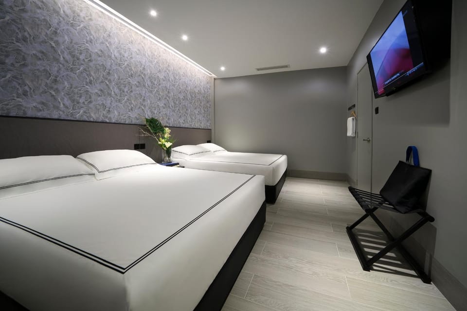 Photo of the whole room, Decorative detail