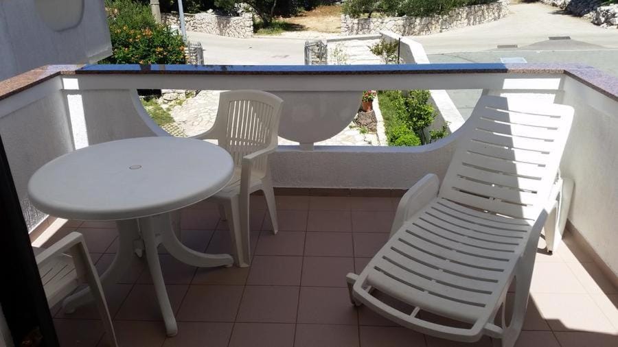 Balcony/Terrace, Street view