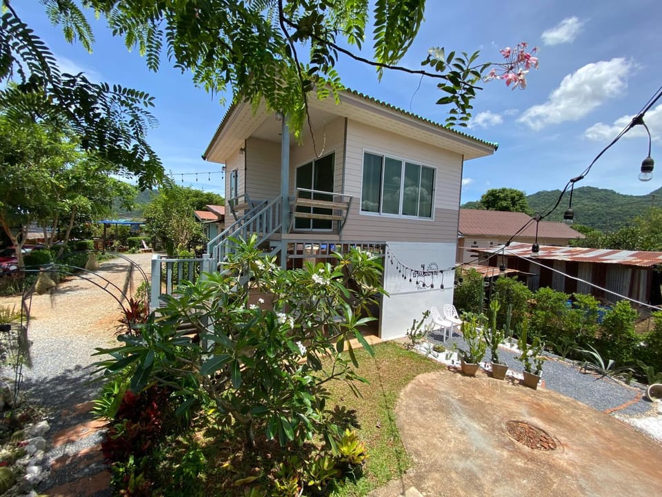 Baan I-A-run Resort Bed and Breakfast in Laos