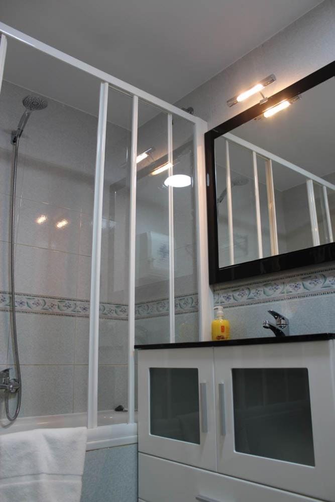 Shower, Bathroom, Decorative detail