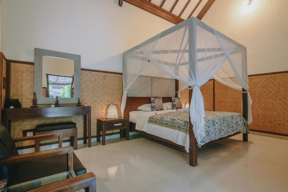 Frangipani Beach Hotel Bed and Breakfast in Buleleng