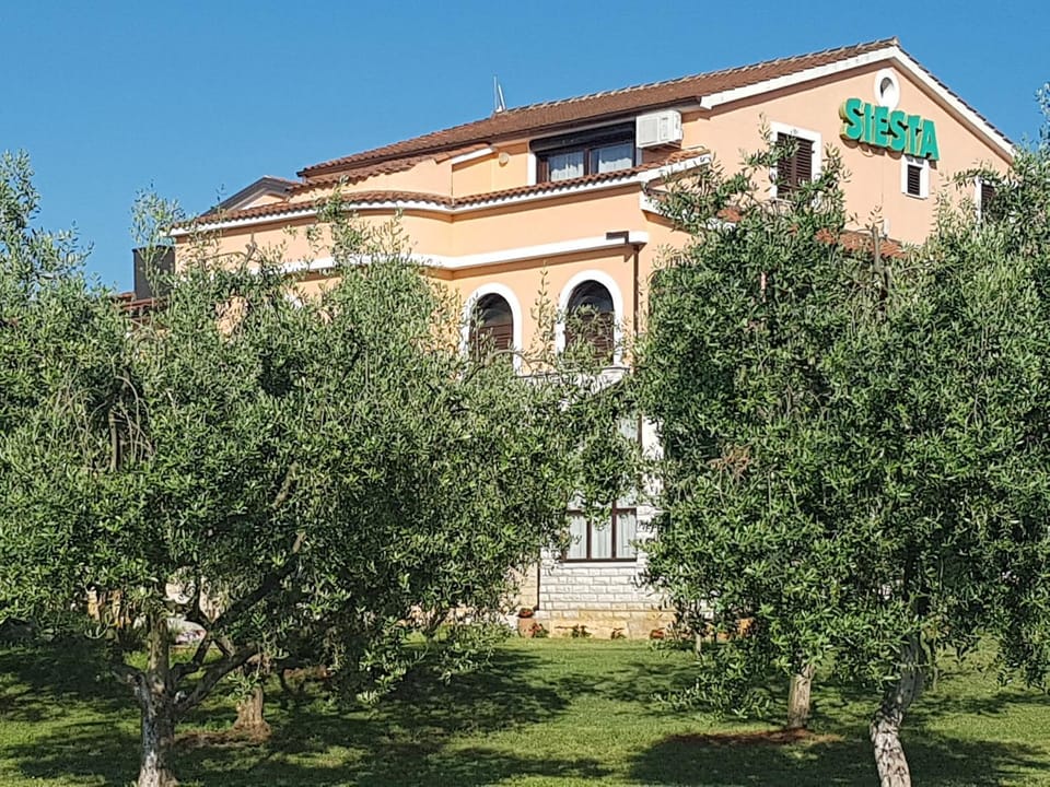 Property building, Facade/entrance