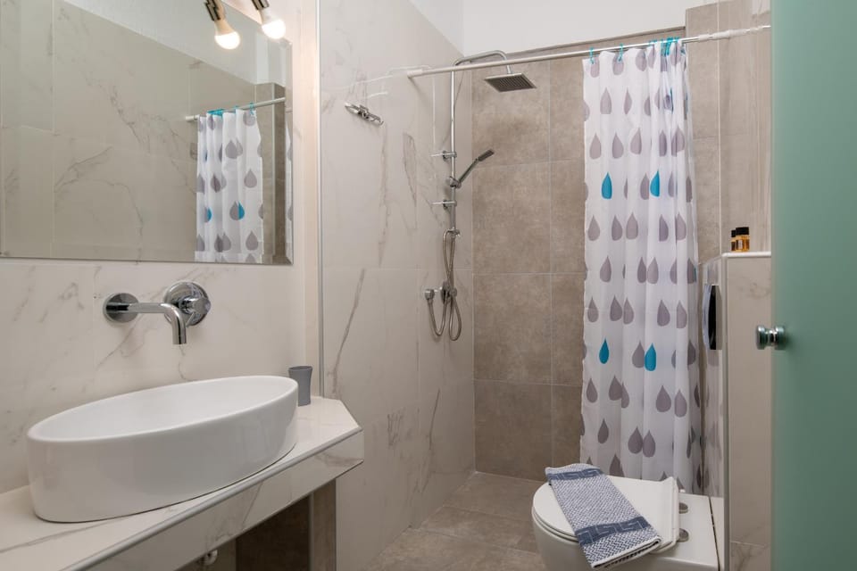 Bathroom, Decorative detail