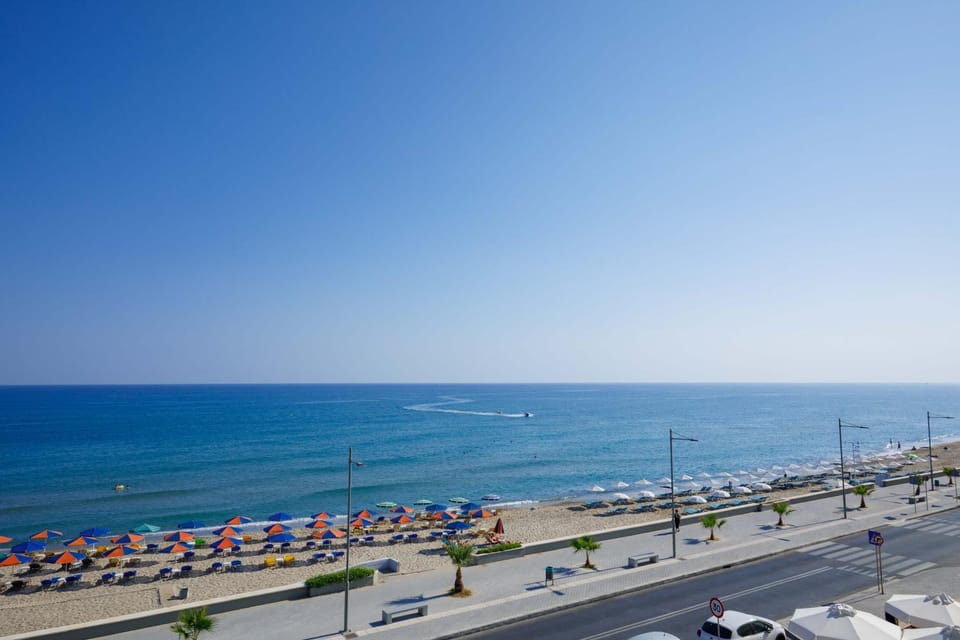 Sea view, Street view