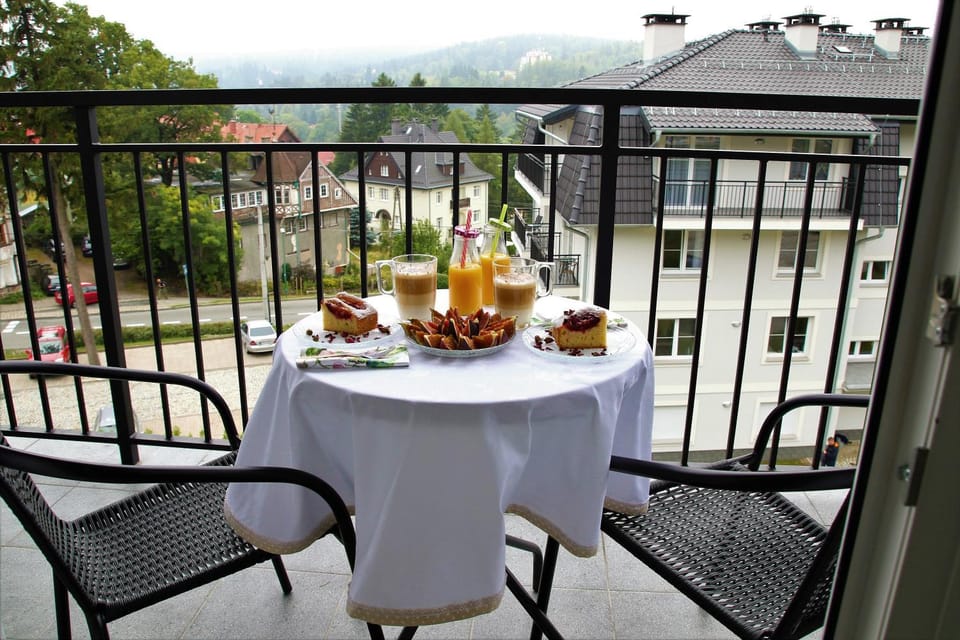 Day, Summer, Balcony/Terrace, Mountain view