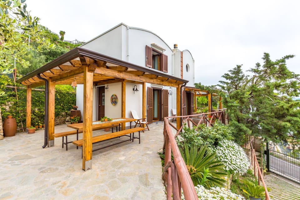 Property building, Patio, Spring, Day, Garden, Balcony/Terrace, Garden view