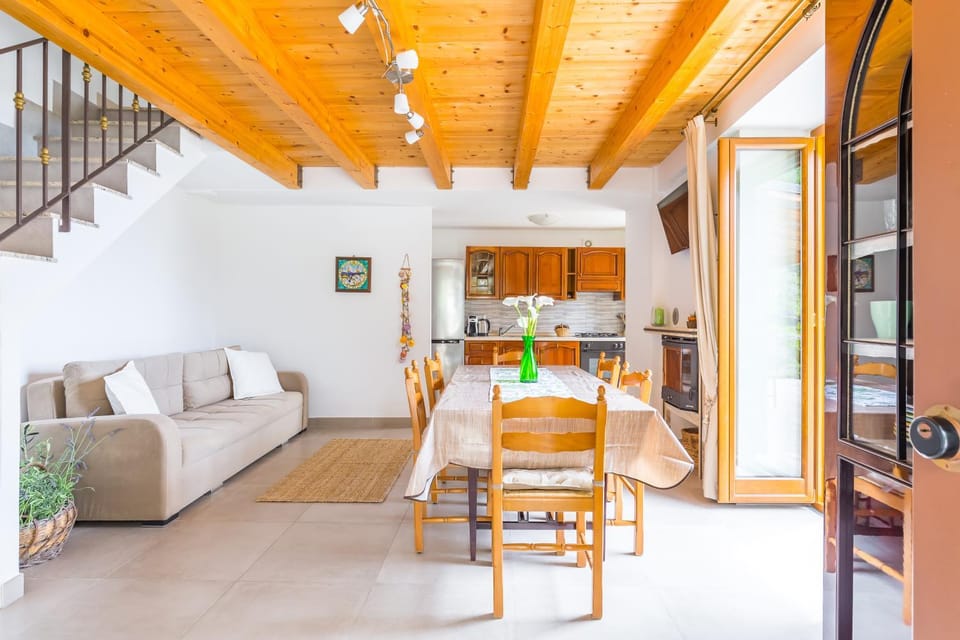 Food close-up, Living room, Dining area